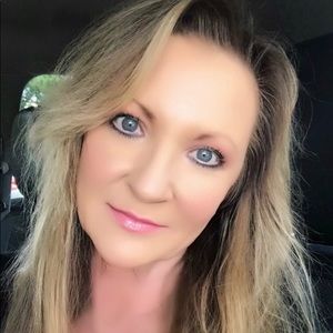 Meet your Posher, Liz